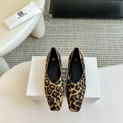 Toteme Shoes Collection
Women 35-40