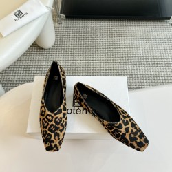 Toteme Shoes Collection
Women 35-40