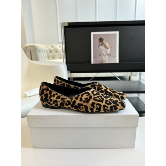 Toteme Shoes Collection
Women 35-40
