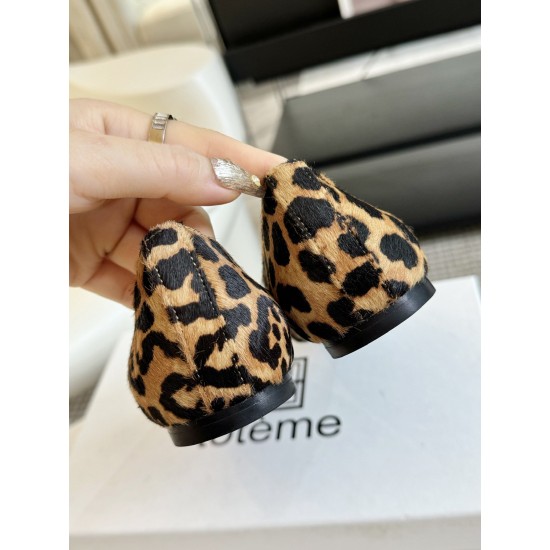 Toteme Shoes Collection
Women 35-40