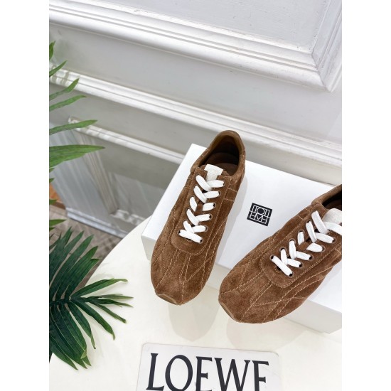Toteme Shoes Collection
Women 35-40