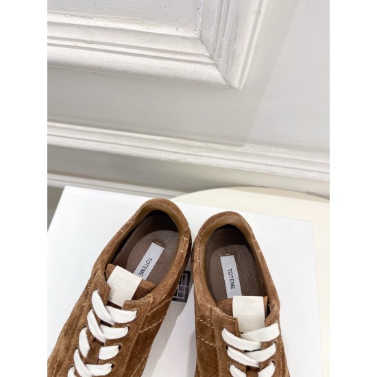 Toteme Shoes Collection
Women 35-40