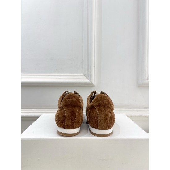 Toteme Shoes Collection
Women 35-40