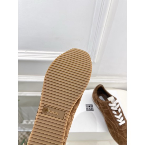 Toteme Shoes Collection
Women 35-40