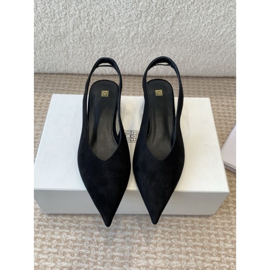 Toteme Shoes Collection
Women 35-40