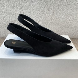 Toteme Shoes Collection
Women 35-40