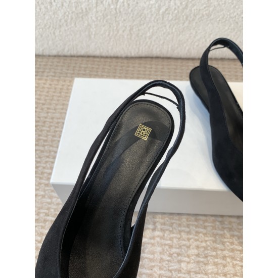 Toteme Shoes Collection
Women 35-40