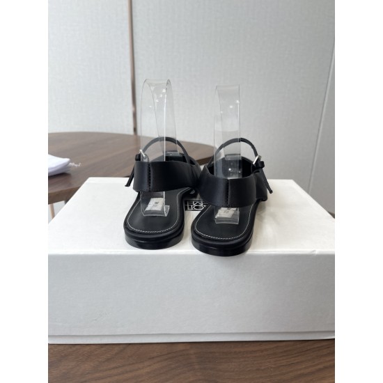 Toteme Shoes Collection
Women 35-40