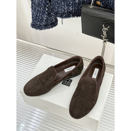 Toteme Shoes Collection
Women 35-40