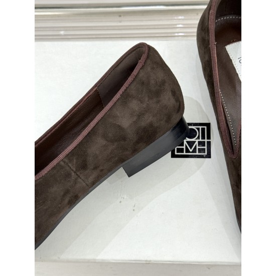 Toteme Shoes Collection
Women 35-40