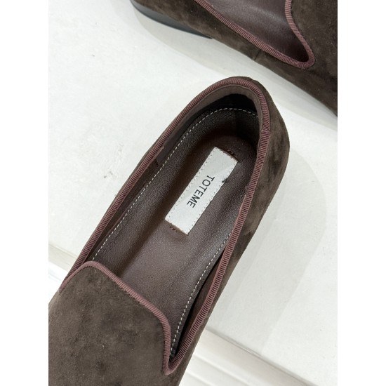 Toteme Shoes Collection
Women 35-40