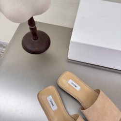 Toteme Shoes Collection
Women 35-40