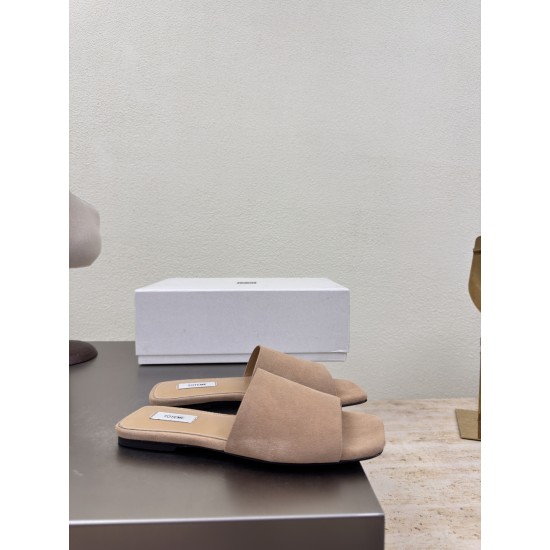 Toteme Shoes Collection
Women 35-40