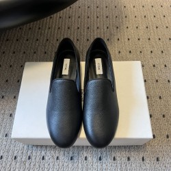 Toteme Shoes Collection
Women 35-40
