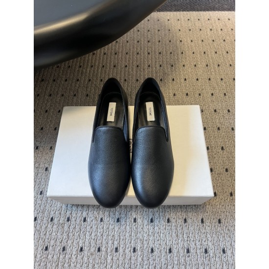 Toteme Shoes Collection
Women 35-40