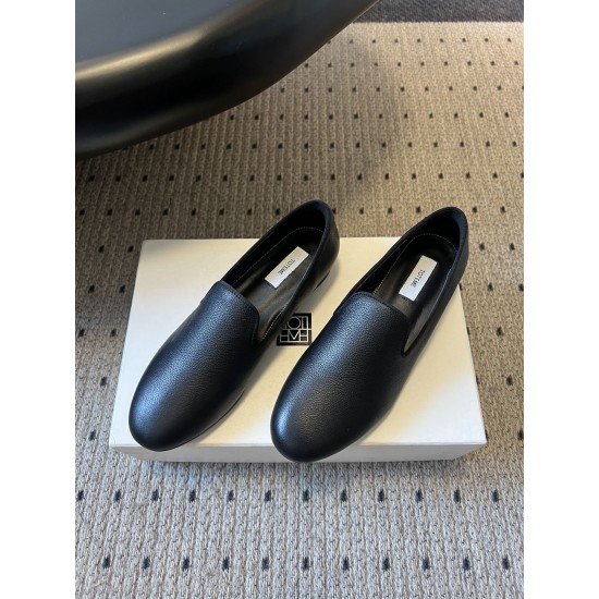 Toteme Shoes Collection
Women 35-40