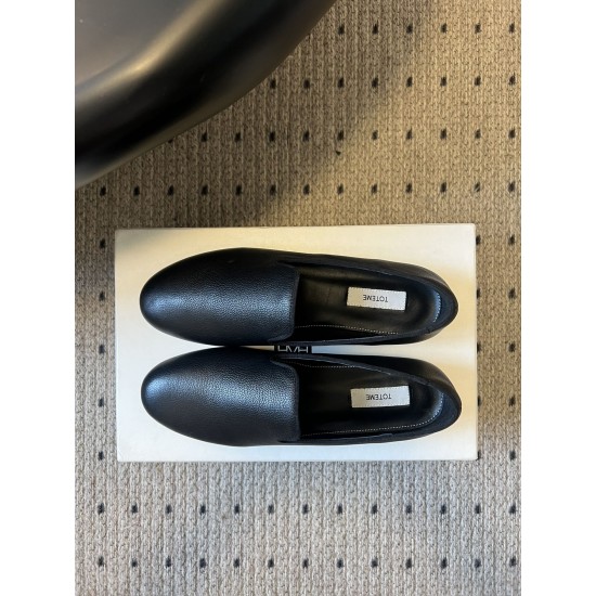 Toteme Shoes Collection
Women 35-40