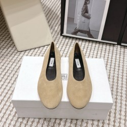 Toteme Shoes Collection
Women 35-40