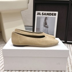 Toteme Shoes Collection
Women 35-40