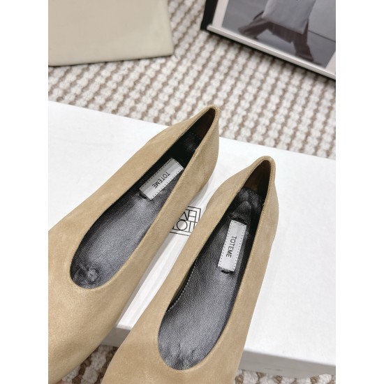 Toteme Shoes Collection
Women 35-40