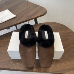 Toteme Shoes Collection
Women 35-40