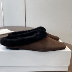Toteme Shoes Collection
Women 35-40