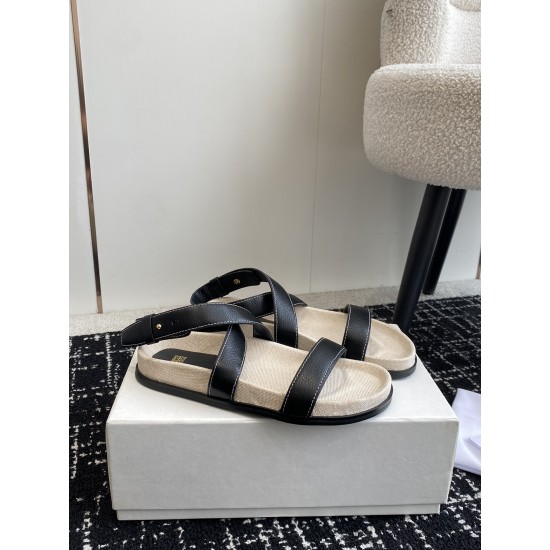 Toteme Shoes Collection
Women 35-40