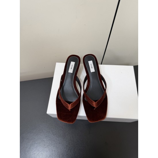 Toteme Shoes Collection
Women 35-40