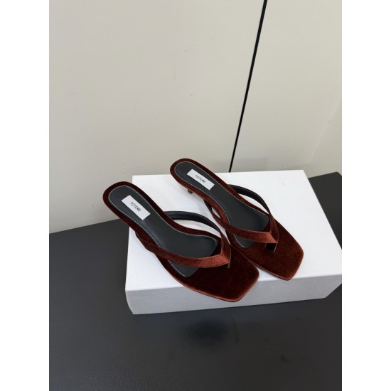 Toteme Shoes Collection
Women 35-40