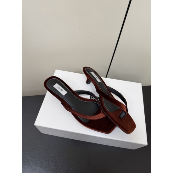 Toteme Shoes Collection
Women 35-40