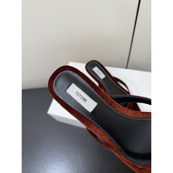 Toteme Shoes Collection
Women 35-40