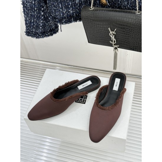 Toteme Shoes Collection
Women 35-40