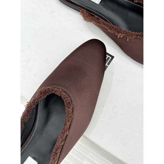 Toteme Shoes Collection
Women 35-40
