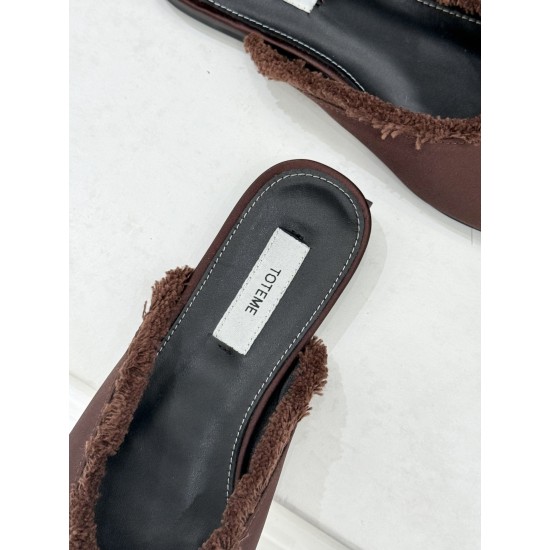 Toteme Shoes Collection
Women 35-40
