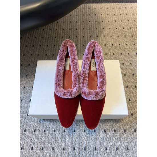 Toteme Shoes Collection
Women 35-40