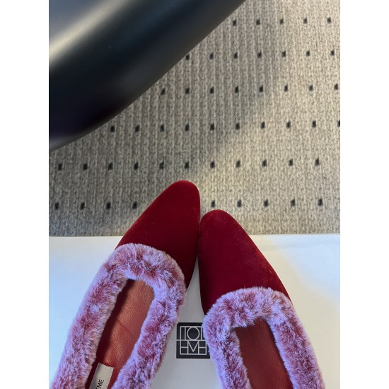 Toteme Shoes Collection
Women 35-40
