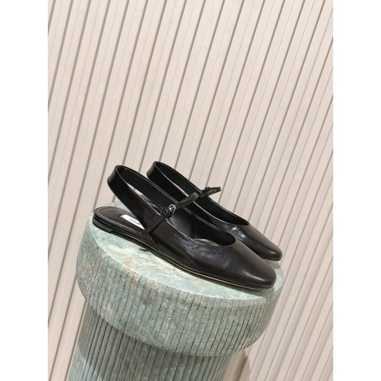 Toteme Shoes Collection
Women 35-40