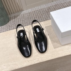 Toteme Shoes Collection
Women 35-40