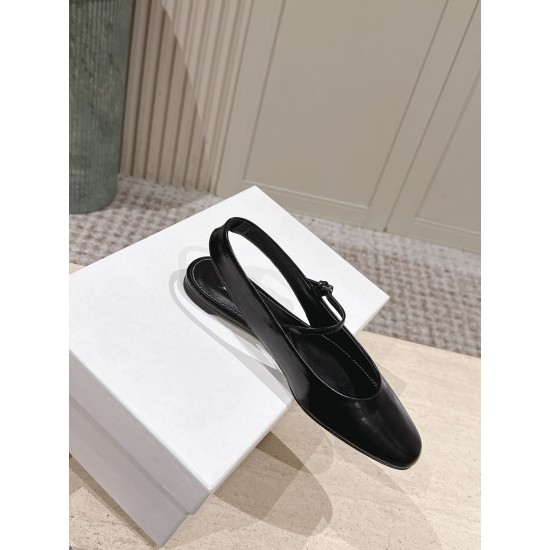Toteme Shoes Collection
Women 35-40