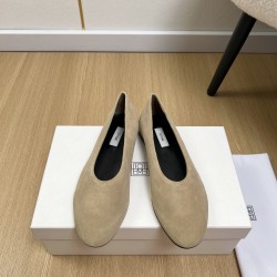 Toteme Shoes Collection
Women 35-40