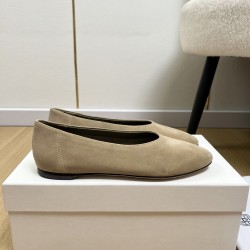 Toteme Shoes Collection
Women 35-40