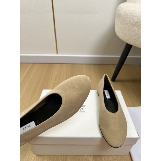 Toteme Shoes Collection
Women 35-40
