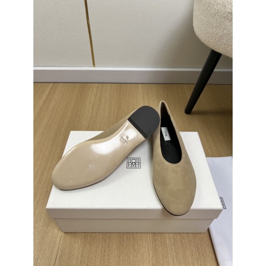 Toteme Shoes Collection
Women 35-40