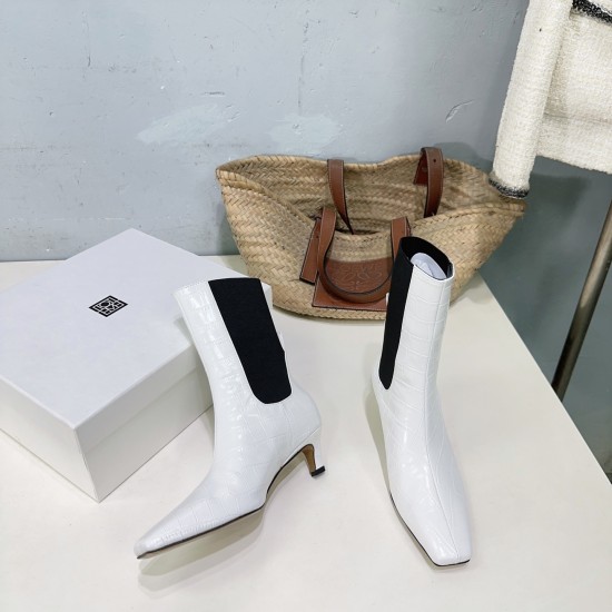 Toteme Shoes Collection
Women 35-40