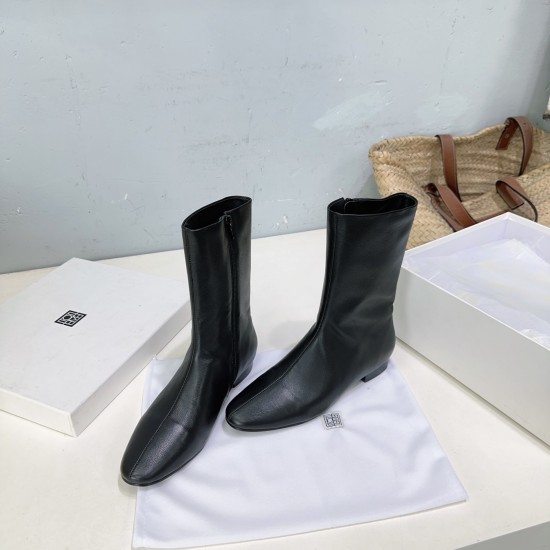 Toteme Shoes Collection
Women 35-40