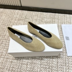 Toteme Shoes Collection
Women 35-40