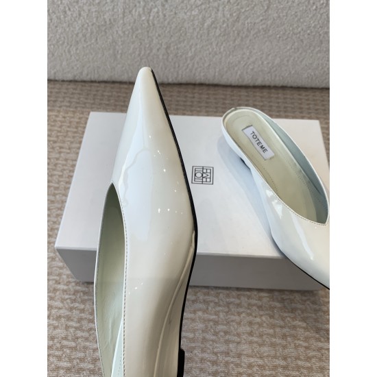 Toteme Shoes Collection
Women 35-40