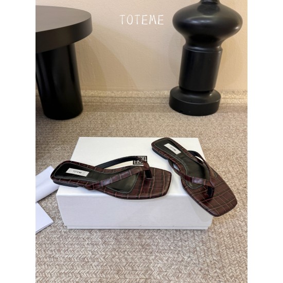 Toteme Shoes Collection
Women 35-40