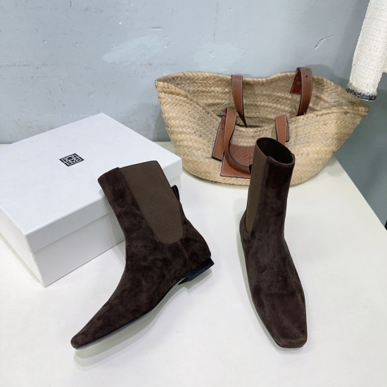 Toteme Shoes Collection
Women 35-40