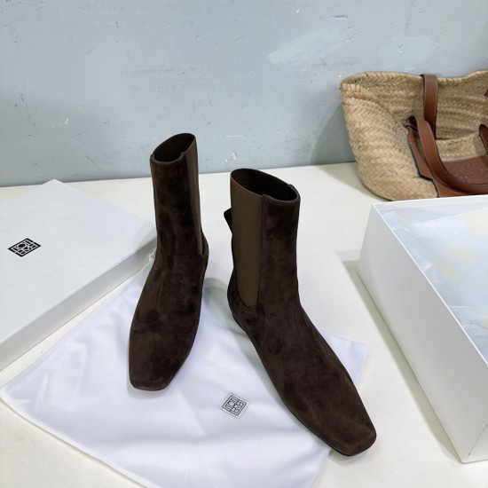 Toteme Shoes Collection
Women 35-40